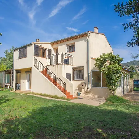 Holiday home La *